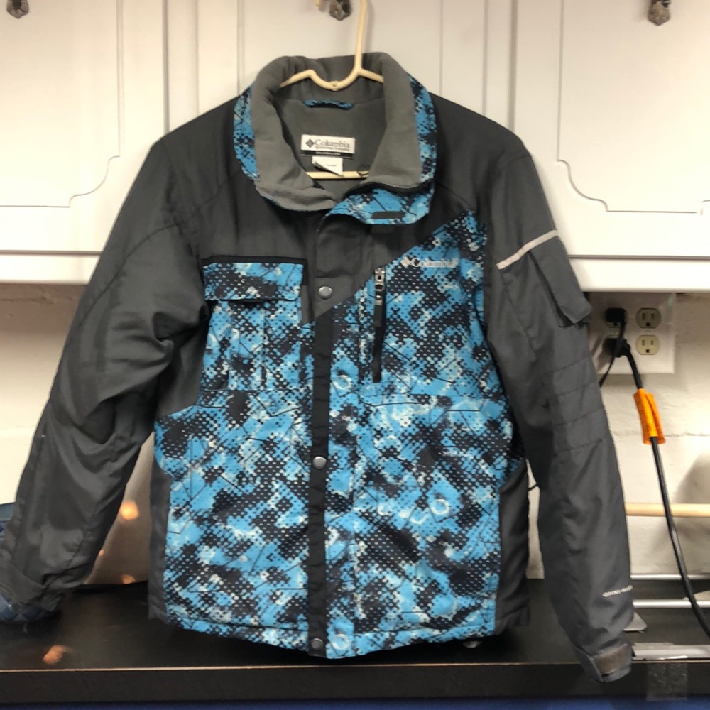 Columbia winter coat heavily insulated water resistant breathable construction